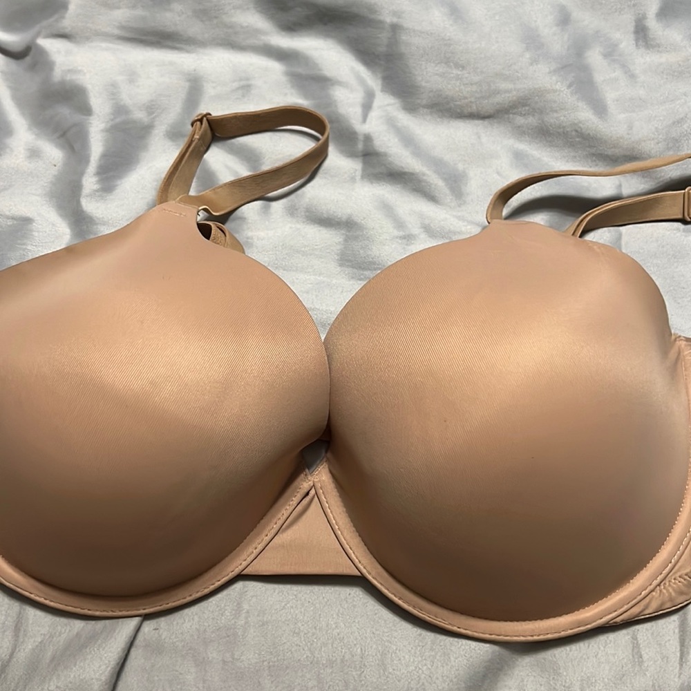Victoria's Secret Pink wear everywhere tshirt lightly lined 36DDD